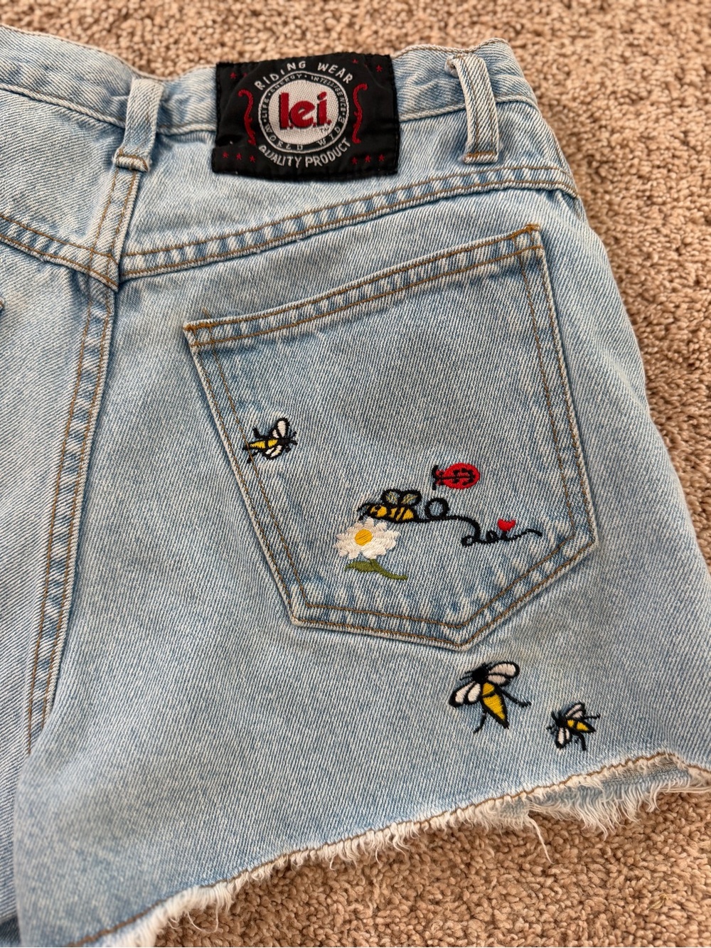 lei Light Blue Denim Shorts with Bee & Floral Embroidery - Picture 4 of 8